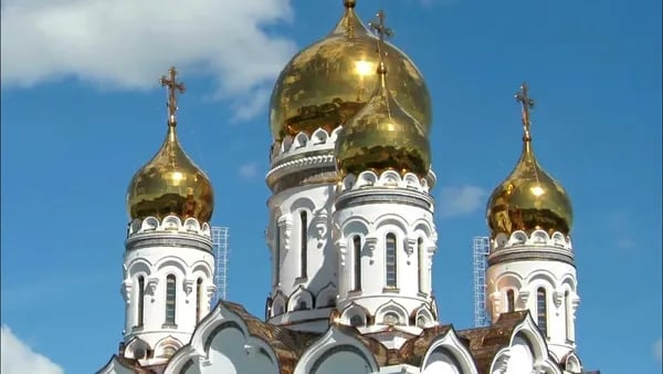 Russia Unraveled: From Frozen Frontiers to Cultural Treasures Cover